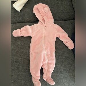 3/$20Pink bunting snowsuit